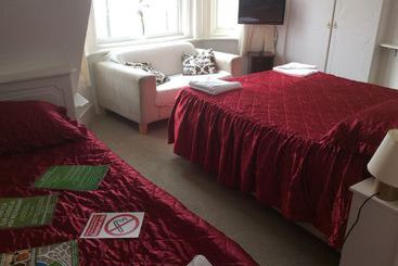 Ash Hotel B&b