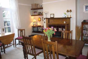 تختخواب و صبحانه Rockwood House