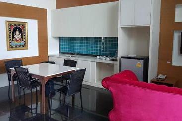 هتل Hamilton Grand Residence
