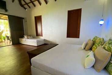 هتل On Vacation Acantilado De La Tierra