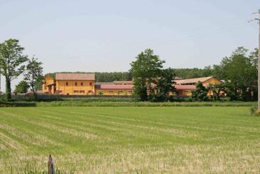 هتل روستایی Agriturismo Cascina Corte Grande