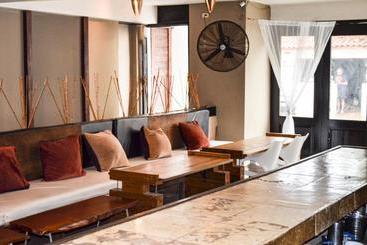 هتل Urban Cabana