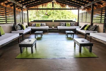 هتل Urban Cabana