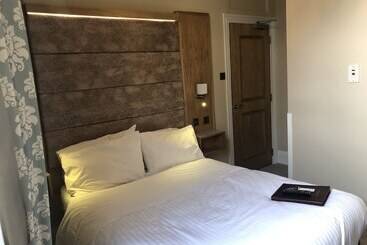 פנסיון Edgcumbe Guest House