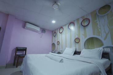 هتل N C Continental By Wb Inn