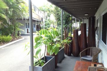 هتل Coconut Palms On The Bay