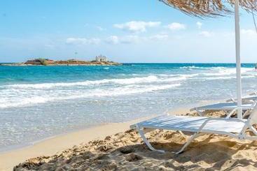 هتل Enorme Ammos Beach Resort