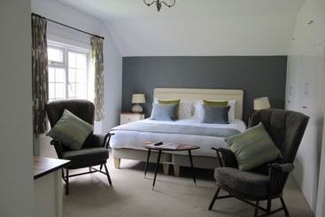 هتل Little Forest Lodge