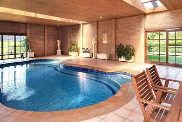 민박 Strathearn Park Lodge