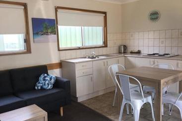 Lakes Jakaranda Holiday Units