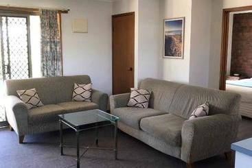 Lakes Jakaranda Holiday Units