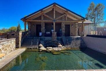 汽车旅馆  Snowy Mountain Inn