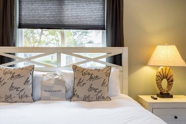 کلبه Pelican Retreat By Avantstay 5 Mins To Beach Pet Friendly W/ Pool & Bbq!