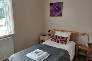 بنسيون Cripps Hall Guest Annexe