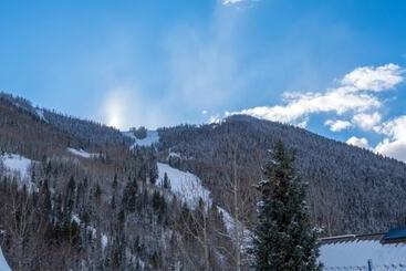 کلبه Hruza Hideout By Avantstay Walkable Location + Free Ski Shuttle, Mountain View
