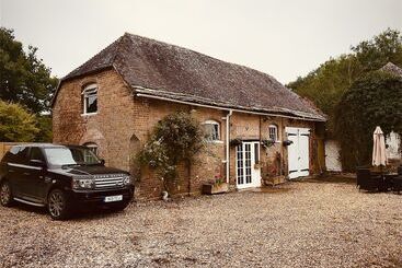 بيت ريفى Manor House Mews   Rustic Stable Conversion