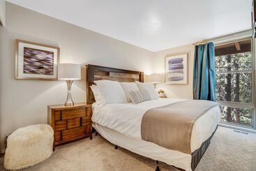 کلبه Pinegrove By Avantstay Beautiful Villas Condo Just Outside Tahoe City!