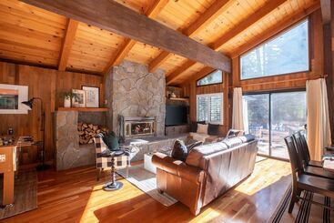 קוטג'' Polaris By Avantstay Woodsy Tahoe Cabin With Spacious Deck Close To Lake