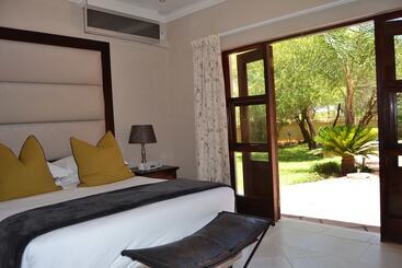 تختخواب و صبحانه The Capital Guest House