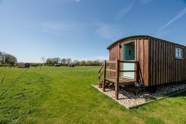 קוטג'' Honeysuckle Farm Hut 4   Suffolk Farm Holidays