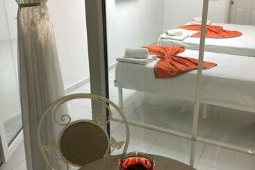 فندق White Suite Rooms