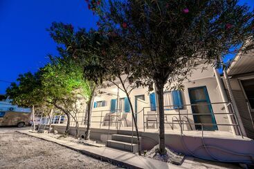 هتل Zante Riva Studios