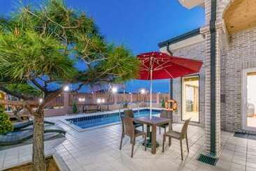 Пансион Taean Ocean Terrace Pool Villa
