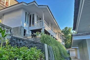 Отель Sea La Vie Resort Nusa Penida