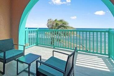 Grapetree Bay Hotel And Villas