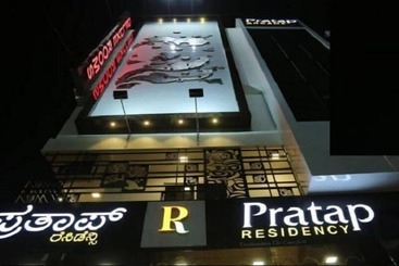 هتل Iroomz Pratap Residency