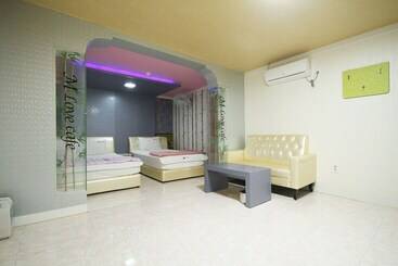 מוטל Changnyeong Namji M