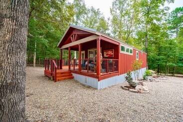 بيت ريفى Fish Tales Stunning Cabin Includes Wifi, Hot Tub, And Bbq By Redawning
