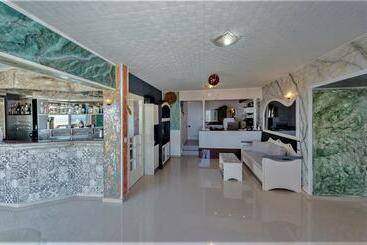 פנסיון Magnificent View Nice Double Room With Shared Pool And Ac
