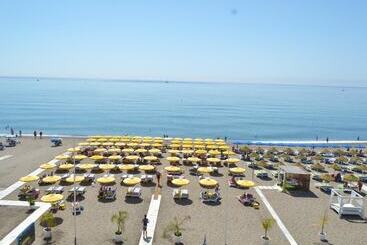 Aparthotel Hof Van Holland Carihuela