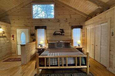 קוטג'' Private And Perfect!   Hot Tub, King Bed, Fireplace   Dog And Motorcycle Friendly Studio Cabin By Re