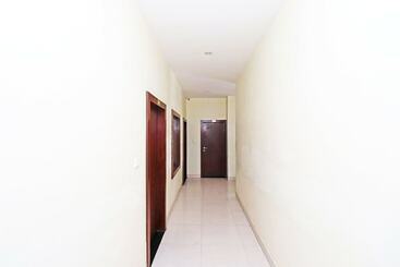 בית מלון כפרי Oyo 6993  Rk Residency