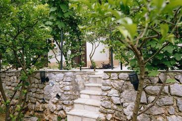 هتل Villa Mirenza