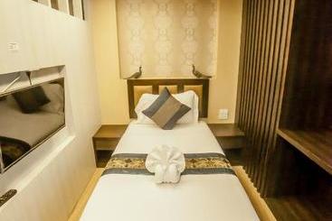 Phi Phi Nice Beach Hotel Hip