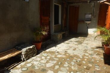هتل Hostal Cafecerveza