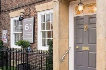 پانسیون Number 61 Guest House And Tea Room