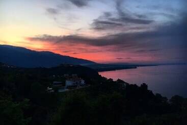 هتل Zefyros Sea View