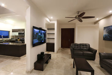 هتل Sky Penthouses 3br 3,5 Bth  6br 5,5bth At Oceano