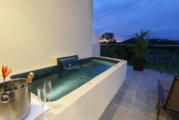 هتل Sky Penthouses 3br 3,5 Bth  6br 5,5bth At Oceano