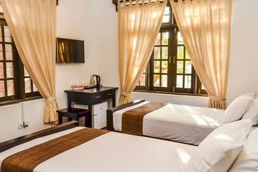 هتل The Manor