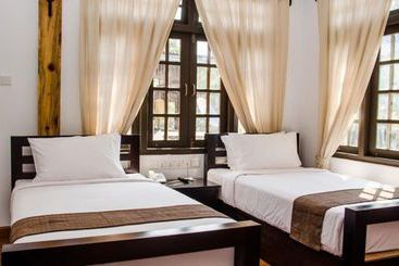 هتل The Manor