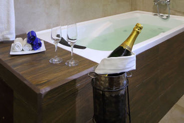 בית מלון כפרי Villa Republic Galle  Entire Villa