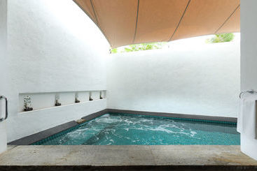 בית מלון כפרי Villa Republic Galle  Entire Villa