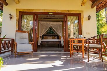 Arya Amed Beach Resort And Dive Center