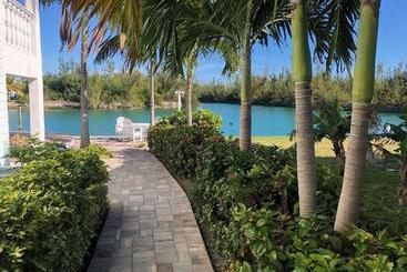 Dolphin Cove
