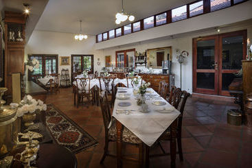 هتل The Oasis Boutique  & Residency